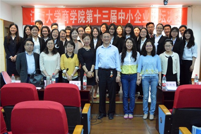 参赛选手与评委老师合影