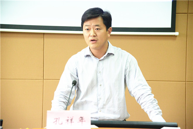 江南大学校长办公室副主任孔祥年介绍学校概况