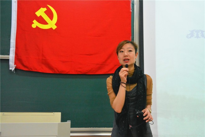 开班仪式上,院党委副书记、副院长窦新华讲话