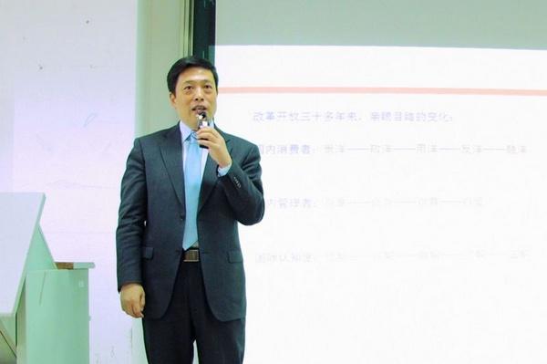 黄鉴中先生做讲座