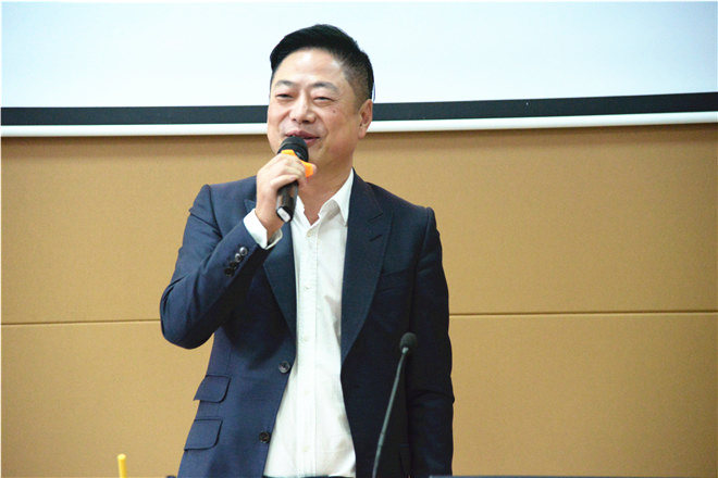 安徽商会冯翊会长发表讲话