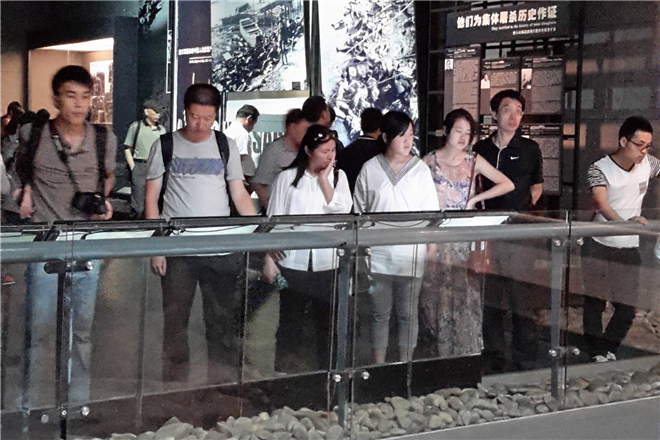 参观侵华日军南京大屠杀遇难同胞纪念馆